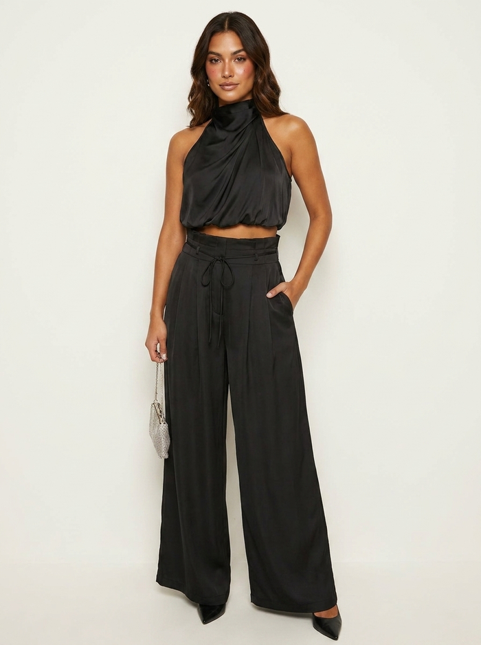 Dames satijnen set | Zwarte off-shoulder top en wijde broek