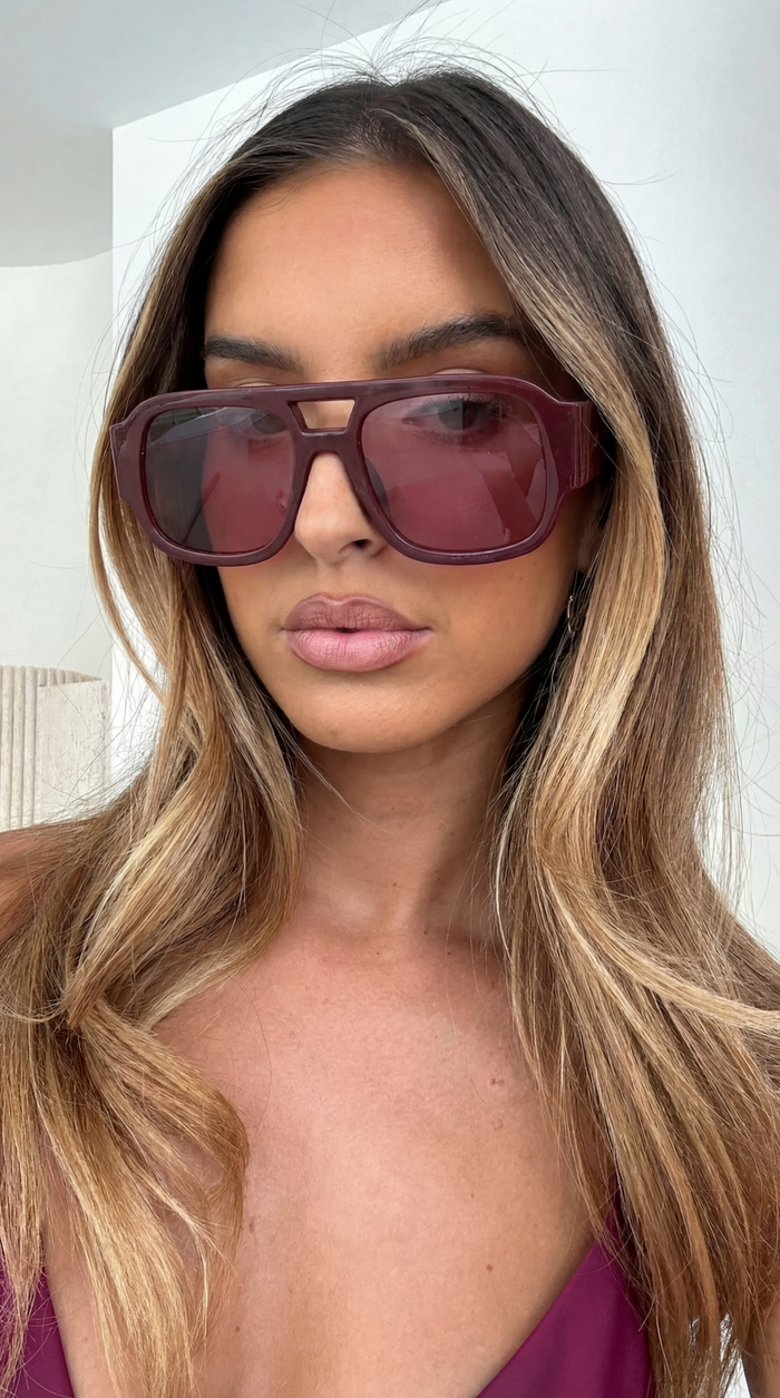Oversized zonnebril met getinte glazen in moerbei
