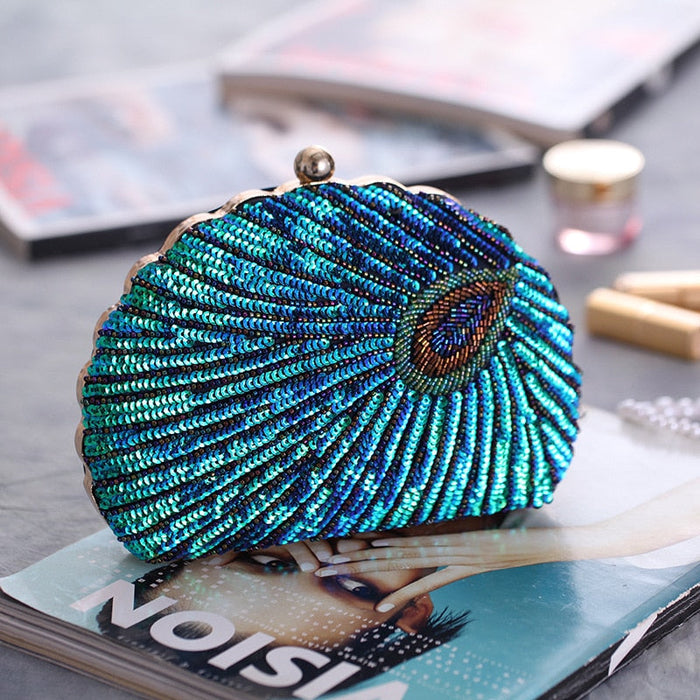 Ovale clutch met pauwenkralen