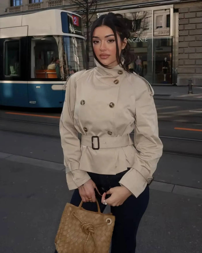 Dubbelrijig peplum-jasje met ceintuur