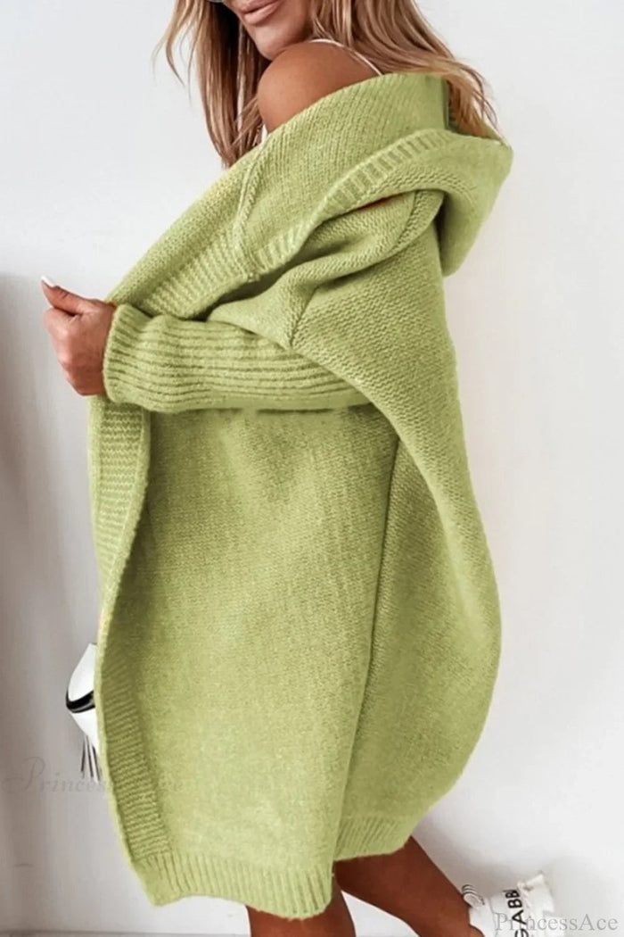 Lang gebreid vest met capuchon en open voorkant