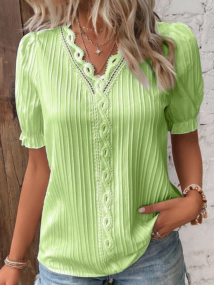 Dames blouse | Kantdetails en pofmouwen