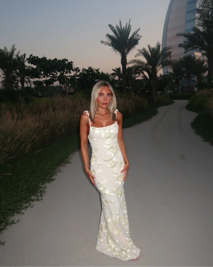 Geborduurde maxi-jurk met bloemen en strikbandjes