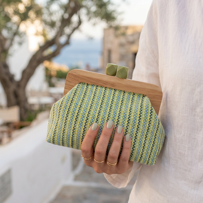 Geweven clutch met houten beugel