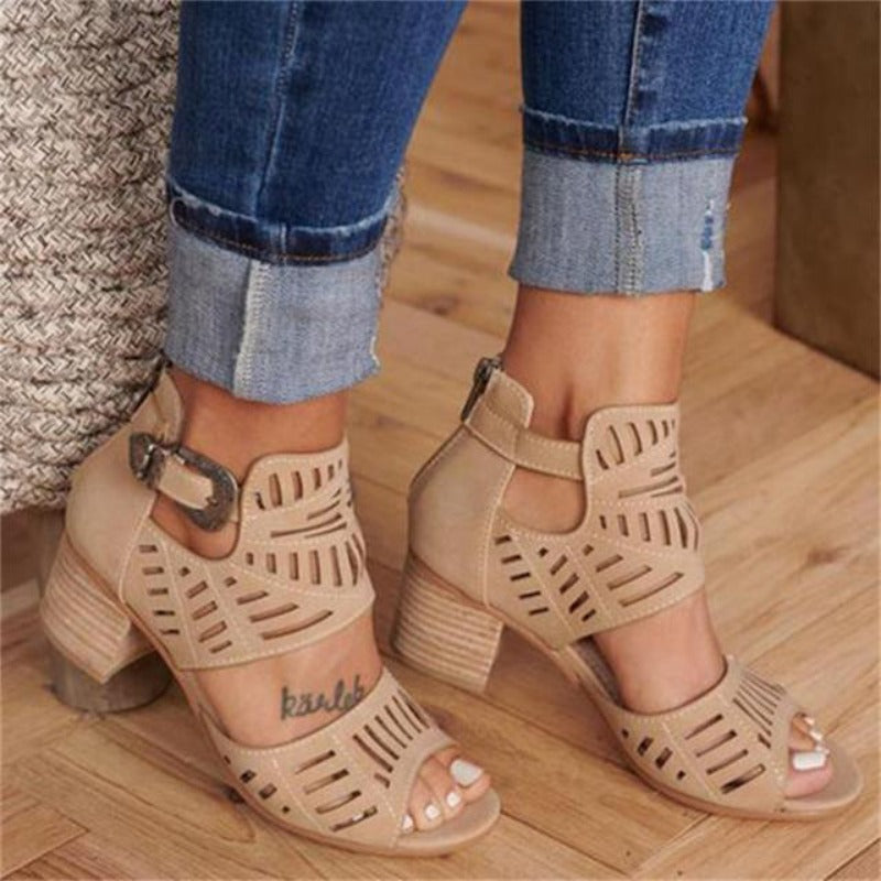 Ademende leren sandalen met lasercut-dessin