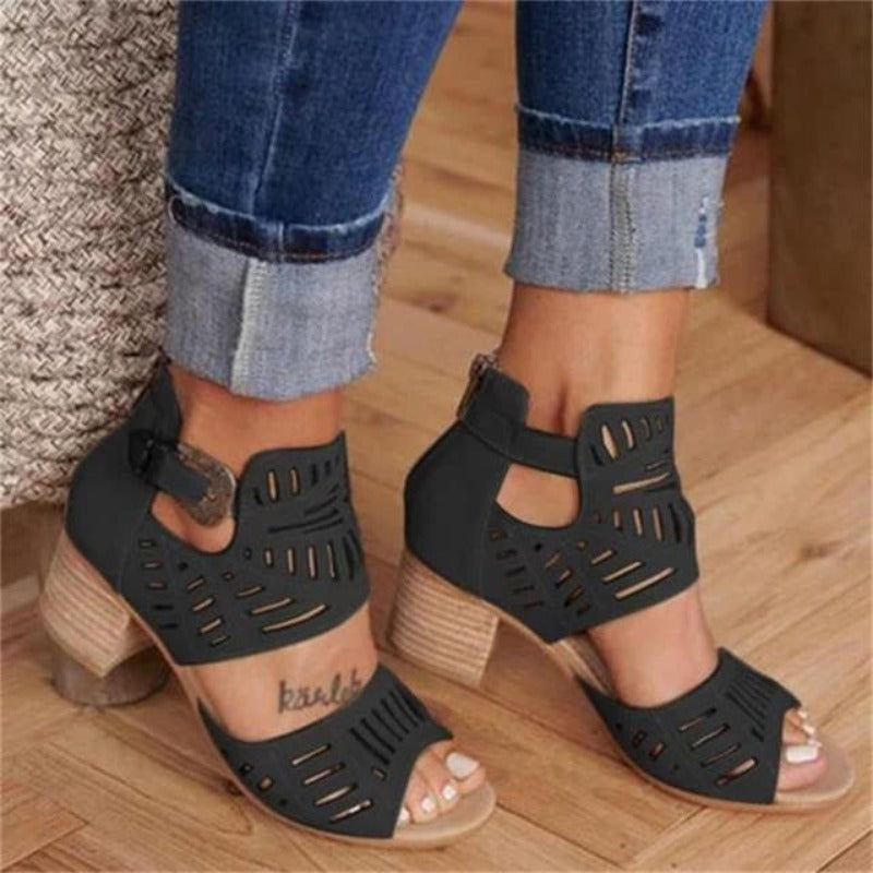 Ademende leren sandalen met lasercut-dessin