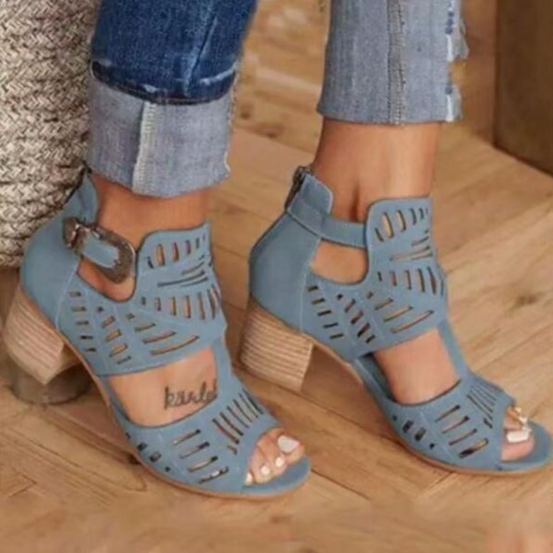 Ademende leren sandalen met lasercut-dessin