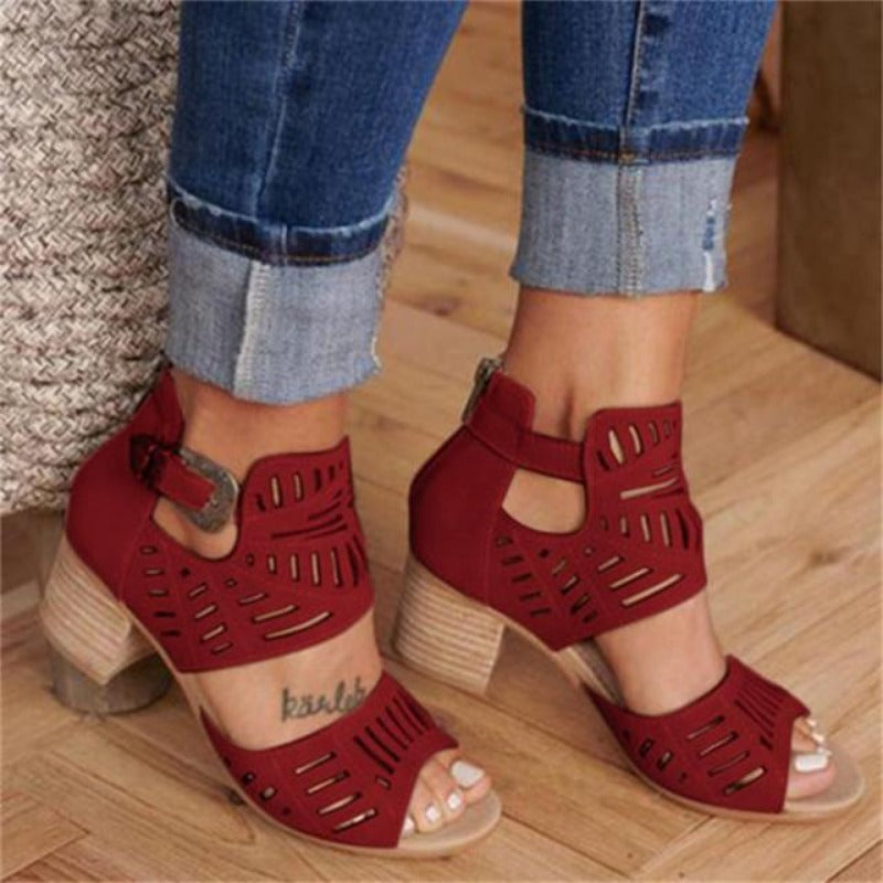Ademende leren sandalen met lasercut-dessin