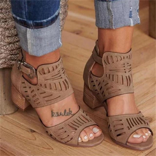 Ademende leren sandalen met lasercut-dessin