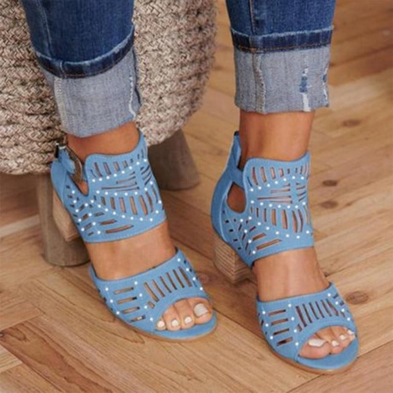 Ademende leren sandalen met lasercut-dessin