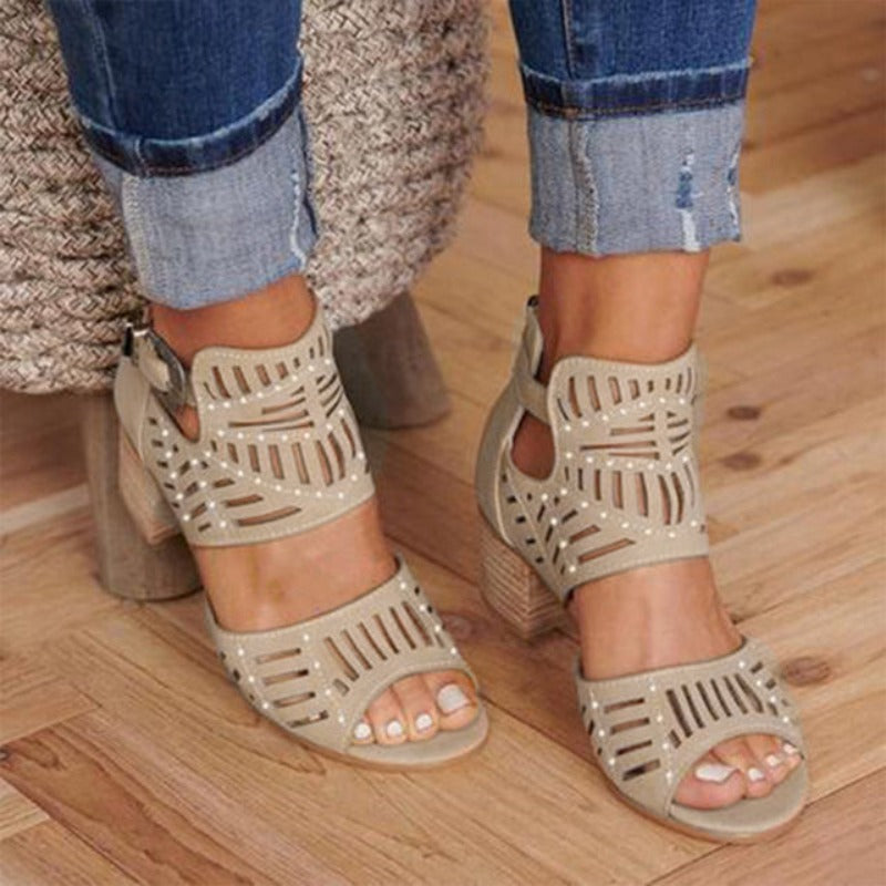 Ademende leren sandalen met lasercut-dessin