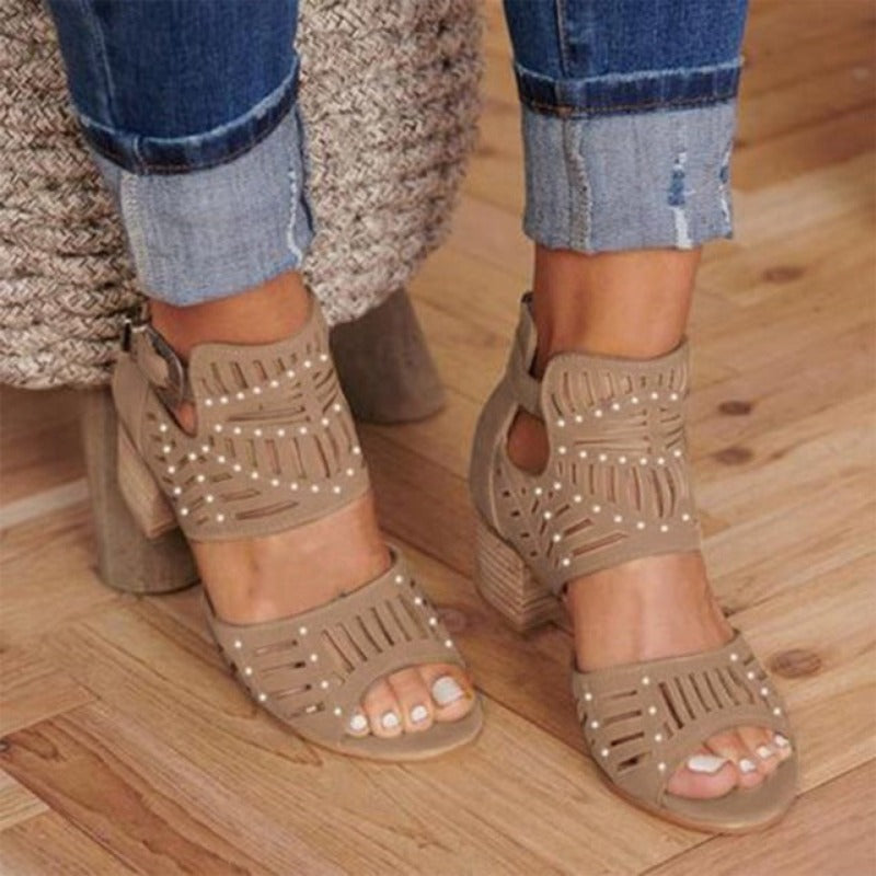 Ademende leren sandalen met lasercut-dessin